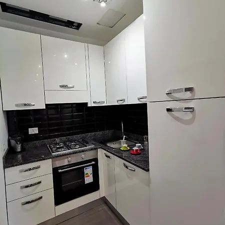 Coolhouse At Colosseo Apartment
